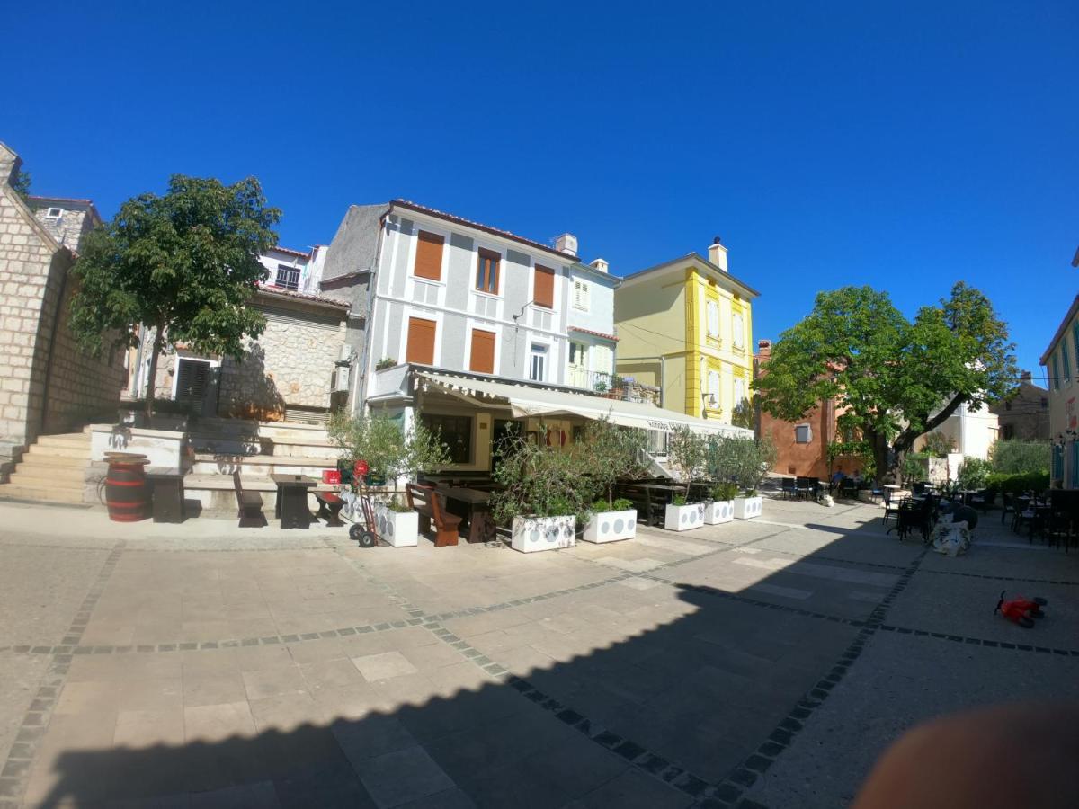 Apartmani Majetic Omisalj Exterior photo